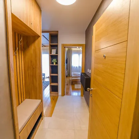 Albero Pino 兹拉蒂博尔