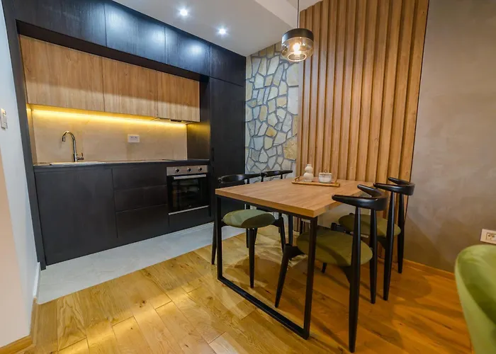 Albero Pino アパート